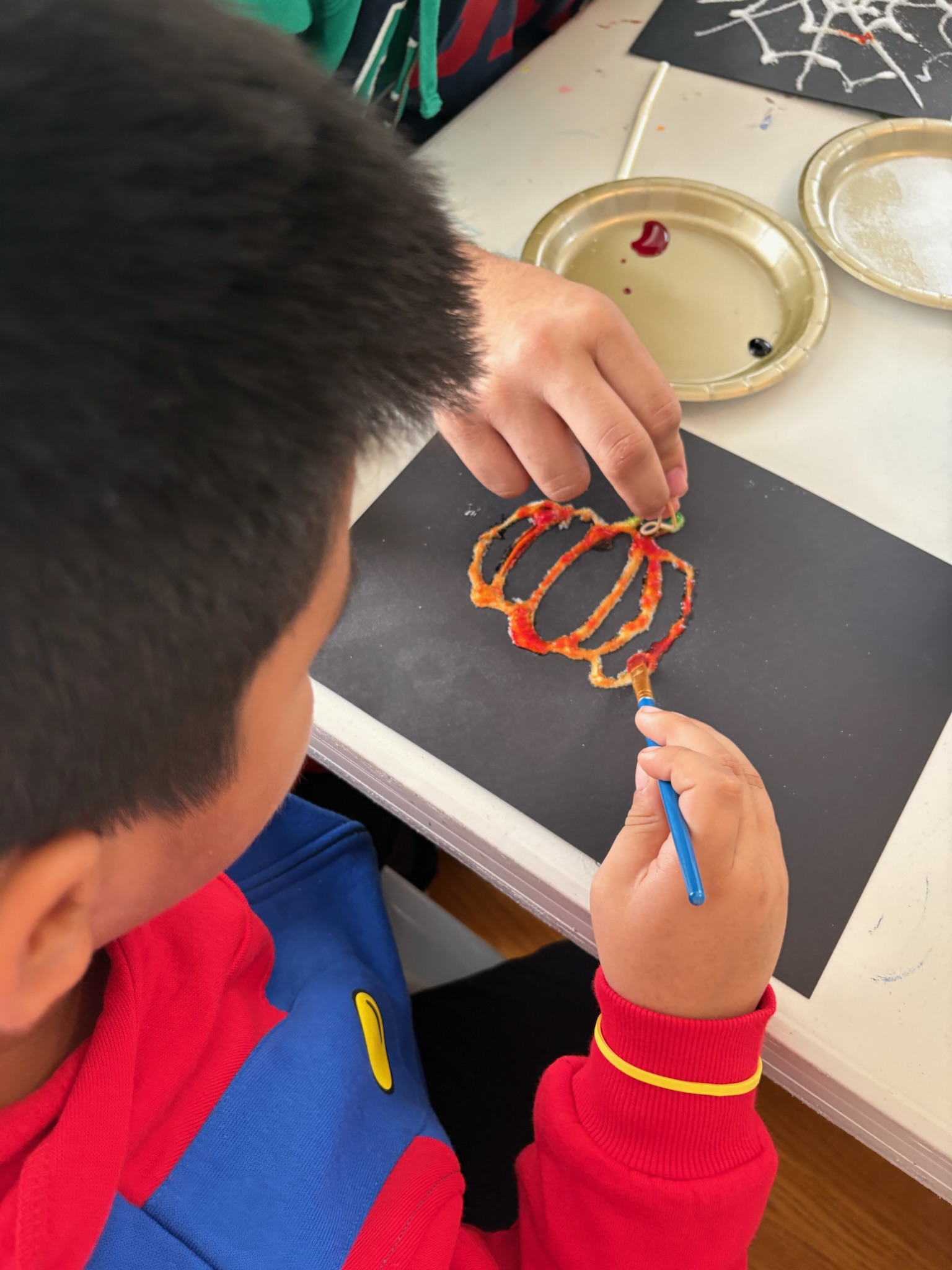 Halloween arts and crafts event photo 10